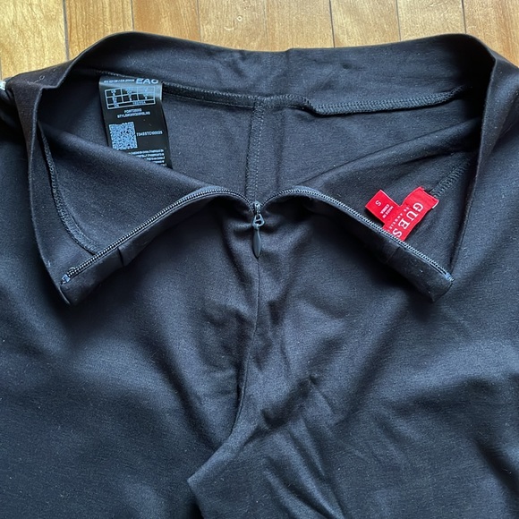 NWOT GUESS PANTS WITH STRIPES ON SIDES - Picture 5 of 8